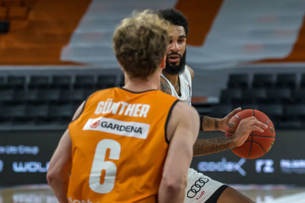 而胡尔克的 而胡尔克的